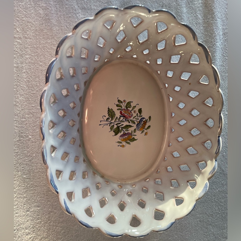 Vintage Atelier da Segries Moustiers French porcelain bowl with floral motif